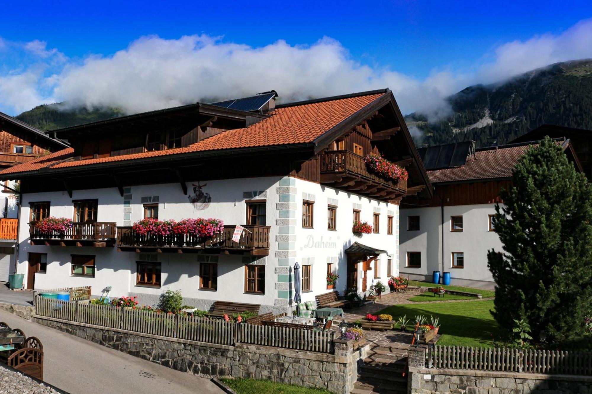 Haus Daheim Bed and Breakfast Berwang Eksteriør billede